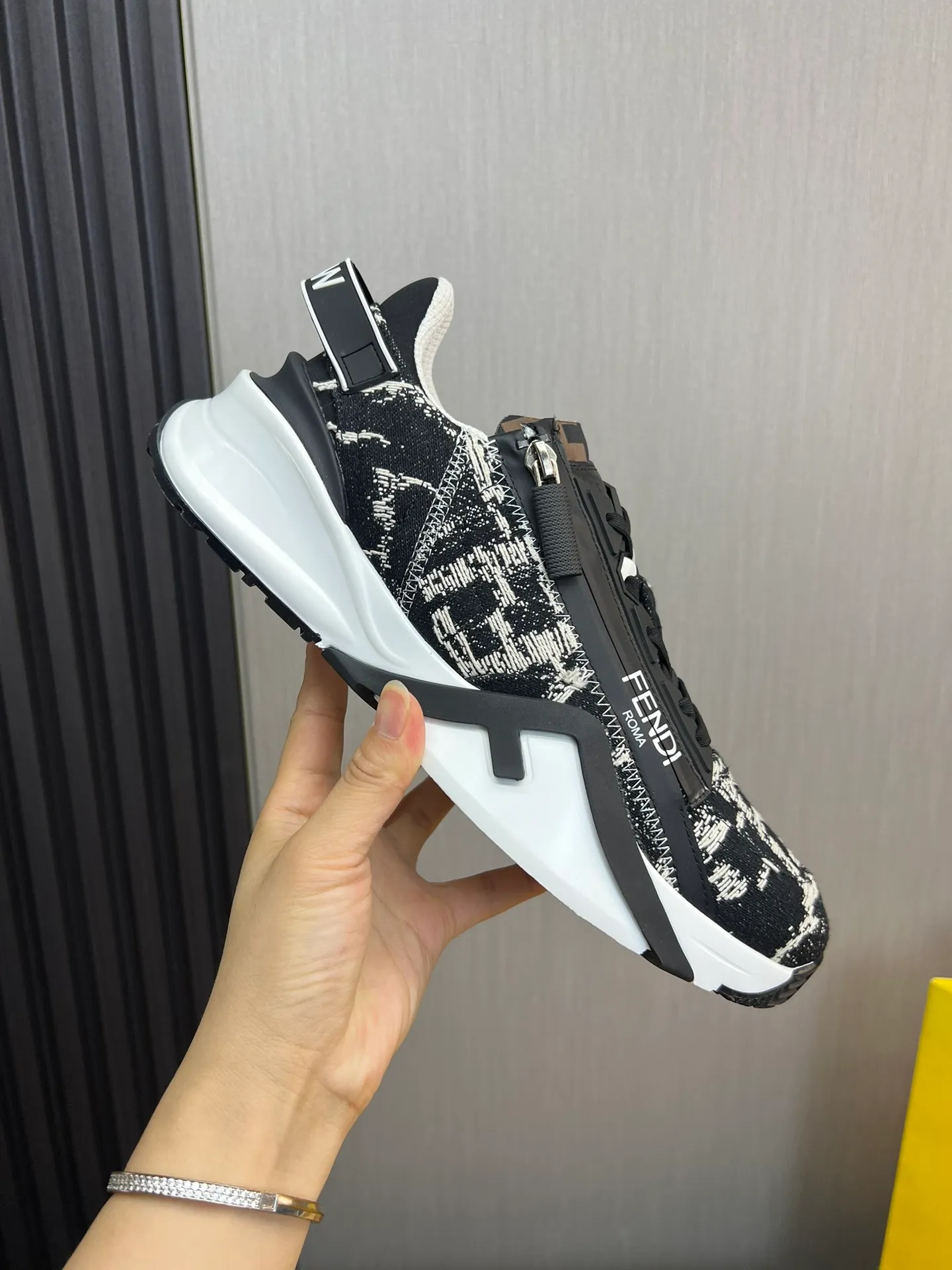 Men's shoes 💰500💰 Fendi [Fendi] hot style is on the market 🔥Fashionable casual men's shoes 🔱 Made of original brand fly knit fabric. Original cowhide + breathable mesh lining + sheepskin feet. Perfect shape and top quality, you deserve it 🔜Original rubber outsole, ultra-light, non-slip and wear-resistant 👣 Standard size 38-44